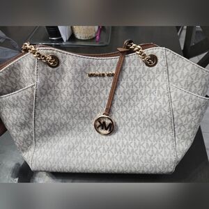 Michael Kors Jet Set Shoulder Bag